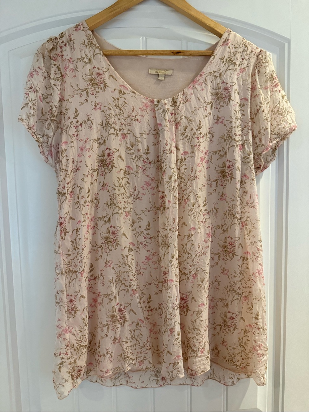 Exceptional Silk, Delicate Floral Short Sleeve Blouse - Cream Pink - A+ Quality